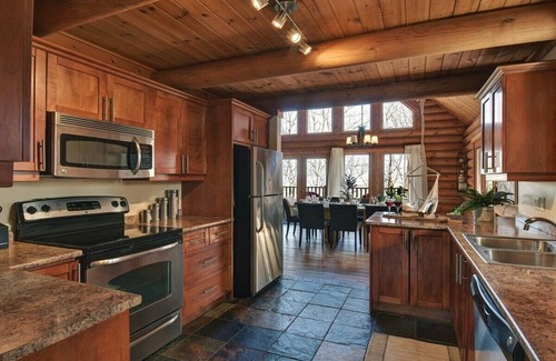 Labelle Ski Chalet | Log cabin w hot tub View near of Tremblant