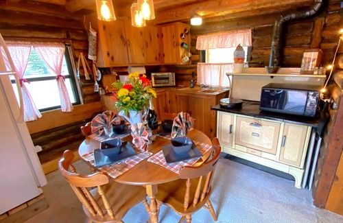 Red Lodge Cabin | Log Cabin with Hot Tub Overlooking Rock Creek and Beartooth Mountains