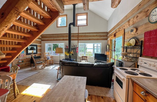 Manitoulin District Cottage | Log Cottage on Lake Huron – Peaceful South Shore Escape on Manitoulin Island.