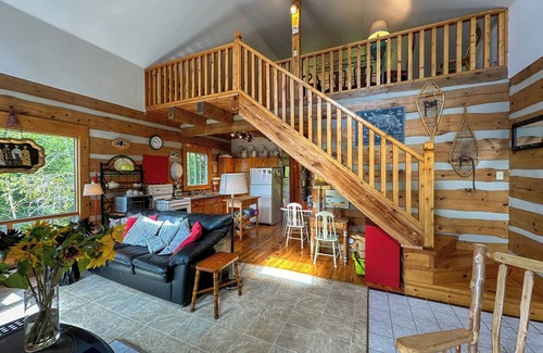 Manitoulin District Cottage | Log Cottage on Lake Huron – Peaceful South Shore Escape on Manitoulin Island.