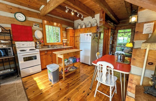 Manitoulin District Cottage | Log Cottage on Lake Huron – Peaceful South Shore Escape on Manitoulin Island.