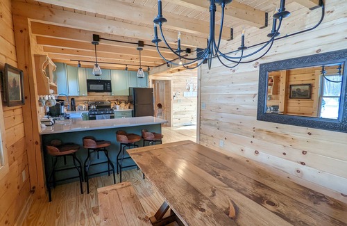 Mount Sunapee House | Log Home Mt Sunapee View - 5 min from beach and mountain & 9 min from town