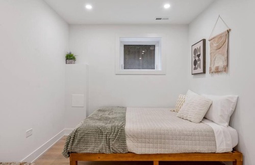 Logan Square Apartment | Logan Square Luxury Villa, 3 Beds, 3 Baths