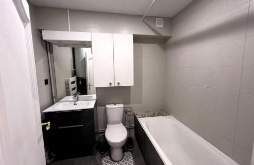 Lingolsheim Apartment | Logement-Proche Strasbourg-rez de jardin-Centre
