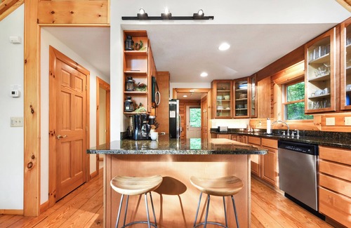 Thayerville Cabin | Logged & Loaded Cabin! 9Min to WISP! Hot tub, fire pit! Pets! EV charger!n