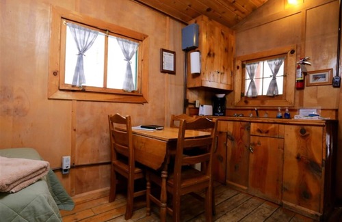 Clark Cabin | Loggers Cabin - A Cozy Full Log Cabin