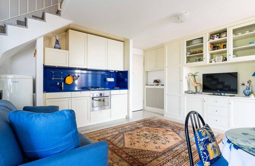 Latte Apartment | Loggia sul mare by Interhome