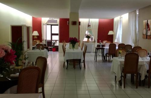 Saint-Martin-en-Bresse Hotel | Logis Au Puits Enchanté
