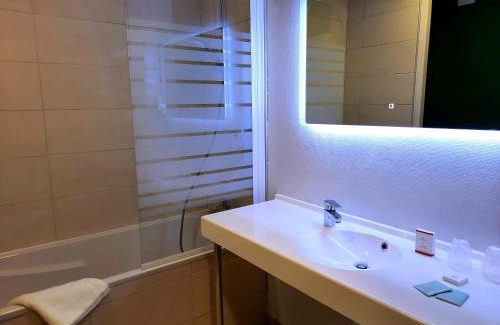 Bazeilles Hotel | Logis Auberge du port
