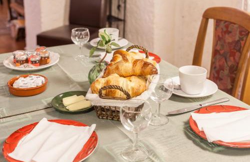 Villandraut Hotel | Logis Auberge La Cremaillere