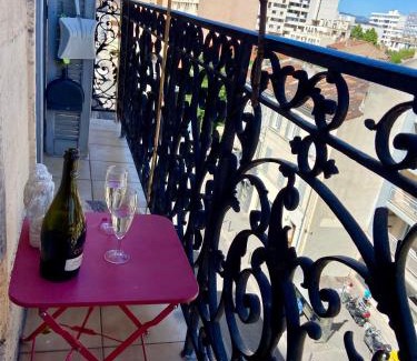 4th Arrondissement Apartment | Logis Confortable - accueillant