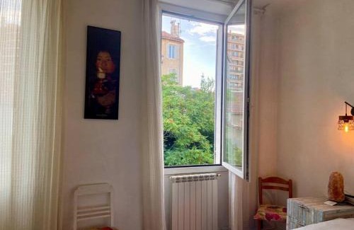 4th Arrondissement Apartment | Logis Confortable - accueillant