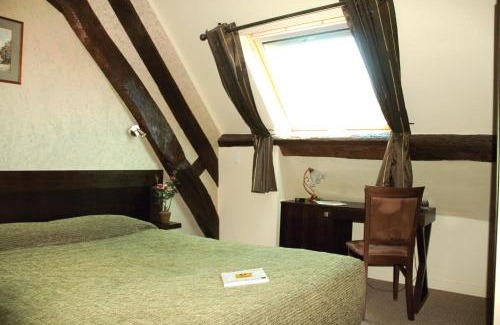 Couches Hotel | Logis Des Trois Maures