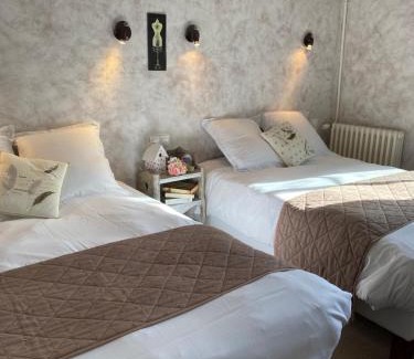 Pontlevoy Hotel | Logis Hôtel Auberge De L'ecole
