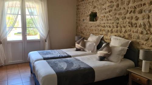Suze-la-Rousse Hotel | Logis Hôtel La Bastide Saint Bach