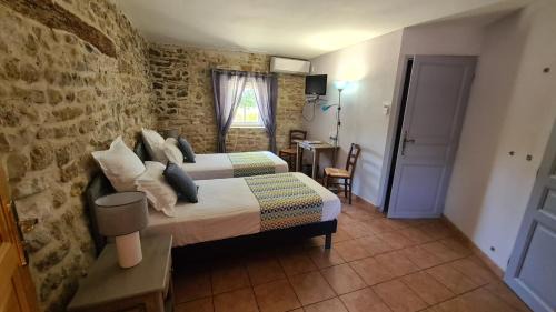Suze-la-Rousse Hotel | Logis Hôtel La Bastide Saint Bach