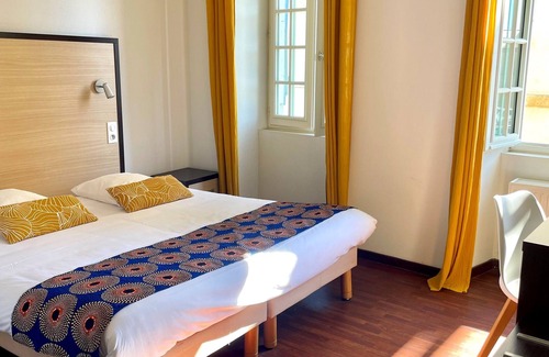 Navarrenx Hotel | Logis Hôtel Le Commerce