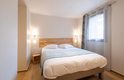 Granges-les-Beaumont Hotel | Logis Hôtel Les Vieilles Granges