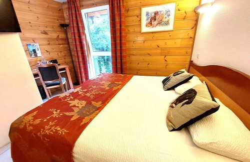 Celles-sur-Plaine Hotel | Logis Hôtel & Restaurant des Lacs