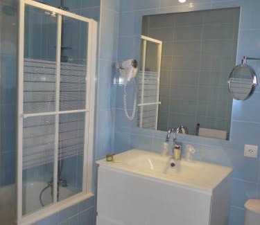 Livron-sur-Drome Hotel | Logis Hotel Des Voyageurs Restaurant La Bonne Tabl'Hay