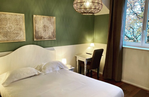 Monteux Hotel | Logis Hotel Le Blason de Provence