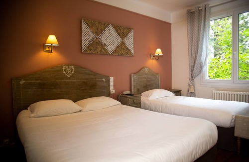 Monteux Hotel | Logis Hotel Le Blason de Provence