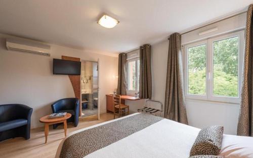 Le Mesnil-en-Vallee Hotel | Logis Hotels - Au Poisson d'Argent - Hôtel 3 étoiles et restaurant