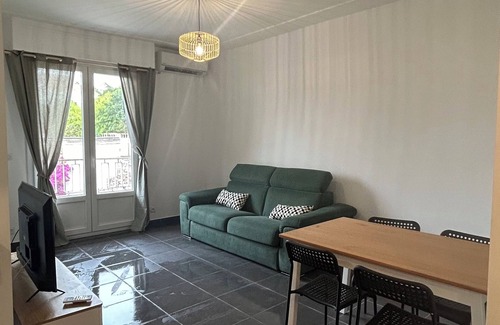 Quartier du Port Apartment | Loliveraie : Élégant 2 Pièces Rénové Avec Charme Proche Plage