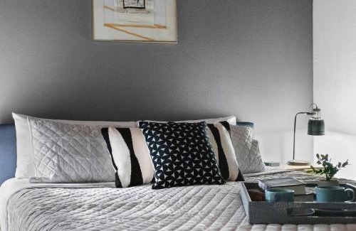 Rhododendron House | Lolowood Chalet - Modern cozy nature retreat dog friendly