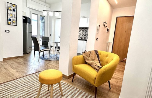 La Spezia Apartment | Lombardo's Family - Huge Apartment 500m to Station + Private Free-Parking!