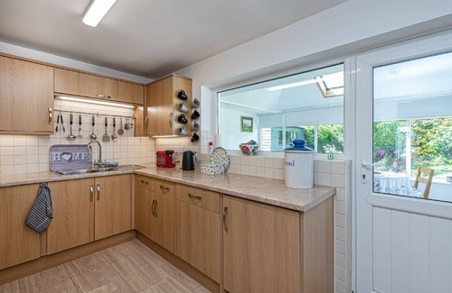 Tyn-y-Gongl House | Lon Penrhyn - a bungalow that sleeps 4 guests in 2 bedrooms