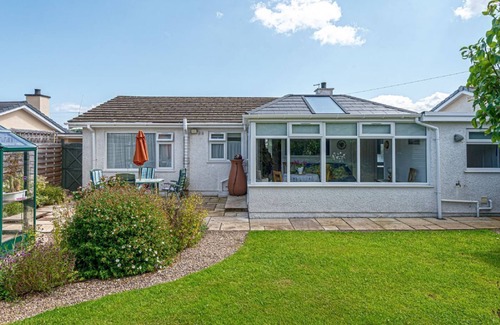 Tyn-y-Gongl House | Lon Penrhyn - a bungalow that sleeps 4 guests in 2 bedrooms