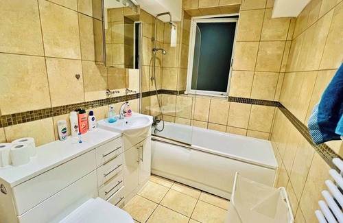Shadwell Bed & Breakfast | London Bridge: Private Rooftop Terrace 3BR-7Guests