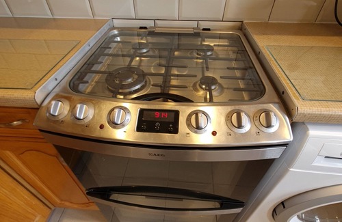 Hainault House | London Luxury 6 Bedroom Large House with 3 Bathrooms Free Parking Close to Tube