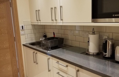 Cranbrook Apartment | London Luxury Studio Flat #4 Mayflower Apartment 1 min to Underground Sleeps 4