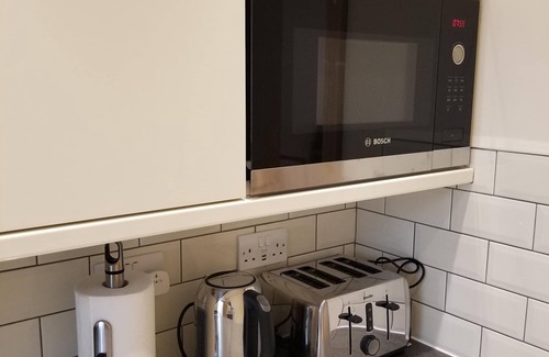 Cranbrook Apartment | London Luxury Studio Flat #4 Mayflower Apartment 1 min to Underground Sleeps 4