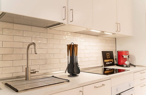 Cotos Bed & Breakfast | London: room with comfort, convenience and shared areas Chamartín - Mauricio Legendre