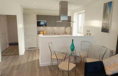 South Hornchurch Apartment | London Serviced Accommodation x RM13 x DM 4 Weekly x Monthly Offers