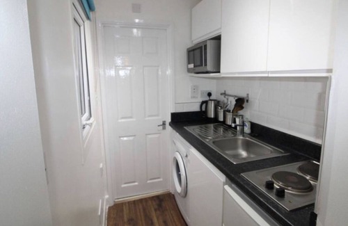 Southgate Apartment | London Studio Apt - No Sharing - Ground Floor - Private Entrance