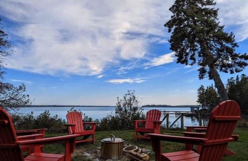Gouldsboro House | Lone Pine Oceanfront Cottage