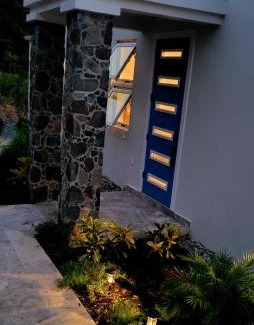 Estate Hansen Bay Villa | Long Bay Beach Villa - Beachfront Luxury Villa w Private Pool, Solar & Battery Backup