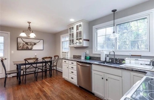 Bethlehem Village House | Long Meadow Manor, skiing, game room, Apple picking and Lake nearby