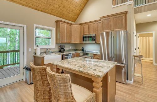 Green Mountain House | Long-Range Views Blue Ridge Mtn Cabin with 3 Decks