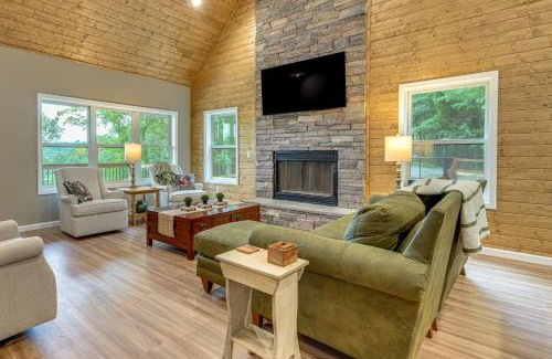 Green Mountain House | Long-Range Views Blue Ridge Mtn Cabin with 3 Decks