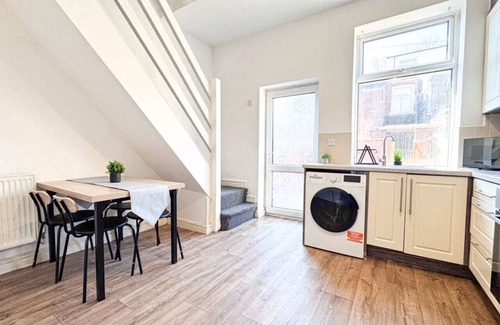 Ashton-under-Lyne House | Long Term Discounts | Business | Contractors
