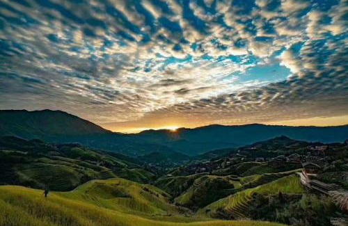 Longsheng Various Nationalities Autonomous County Hotel | Longji Panorama Hotel 龙脊全景楼大酒店