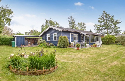 Kongsnæs House | Look forward to a vacation in this child-friendly vacation home with a beautiful fenced garden.
