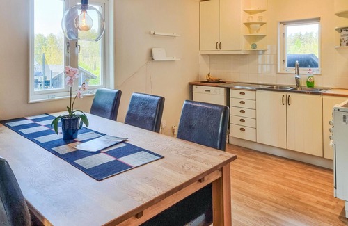Grabo House | Look forward to sunset watching in bubbling hot tub overlooking horse pastures near lake