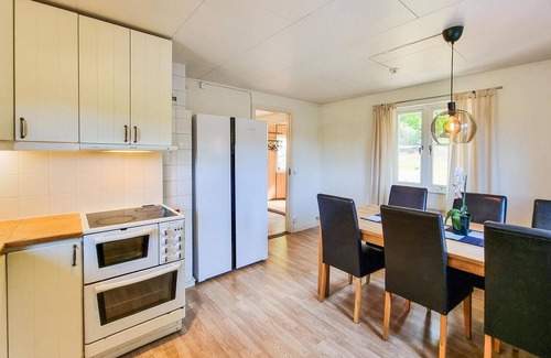 Grabo House | Look forward to sunset watching in bubbling hot tub overlooking horse pastures near lake