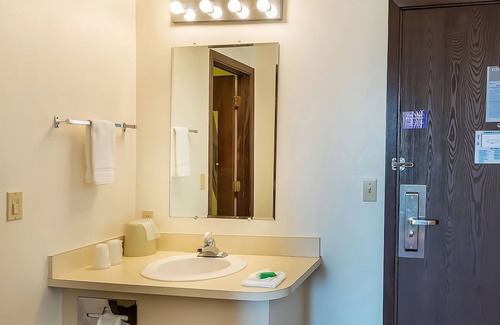 Shelby Hotel | Look No Further! 2 Convenient Units, Free Parking, Pet-Friendly